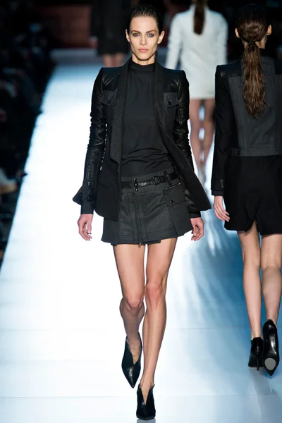 Look 18